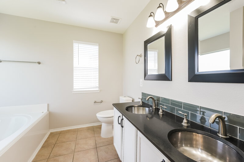 2,155/Mo, 19822 Juniper Berry Dr Richmond, TX 77407 Main Bathroom View