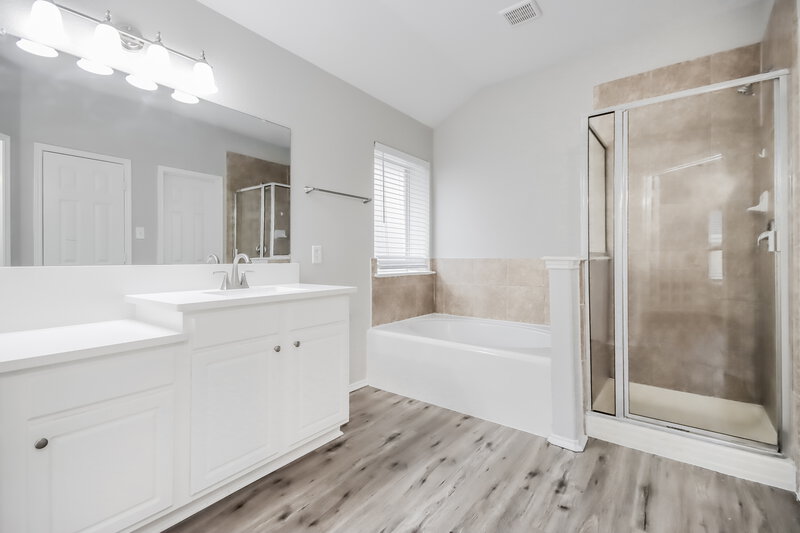 2,200/Mo, 1919 Treasure Mountain Dr Spring, TX 77388 Main Bathroom View
