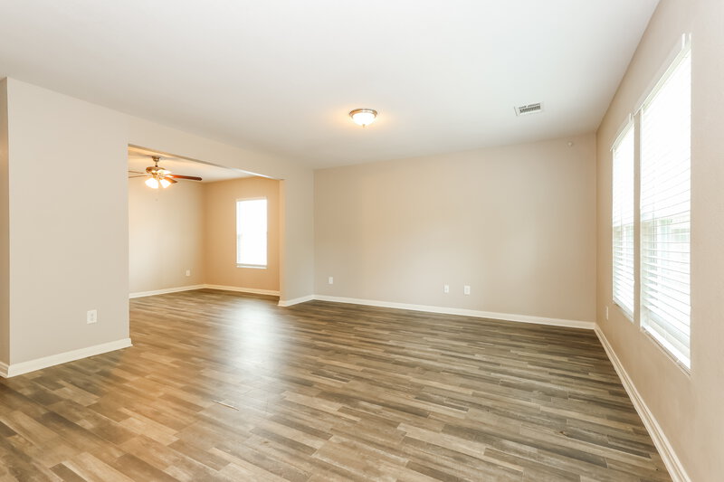 1,470/Mo, 15653 Del Norte Dr Conroe, TX 77306 Living Room View 3