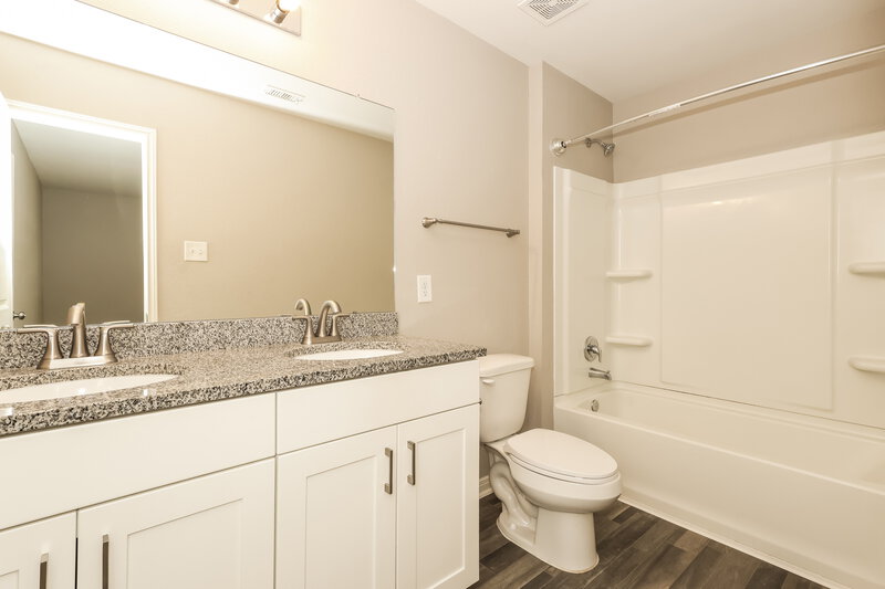 1,470/Mo, 15653 Del Norte Dr Conroe, TX 77306 Main Bathroom View