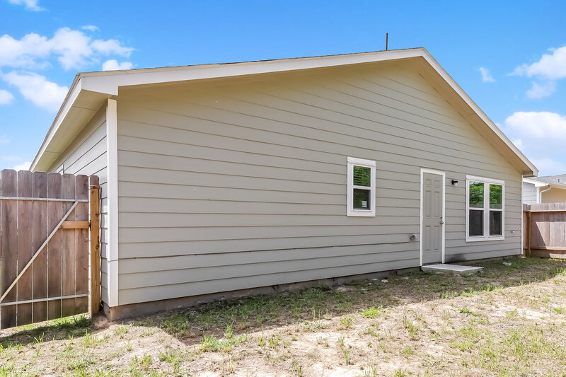 1,810/Mo, 15653 Del Norte Dr # A1 Conroe, TX 77306 Rear View