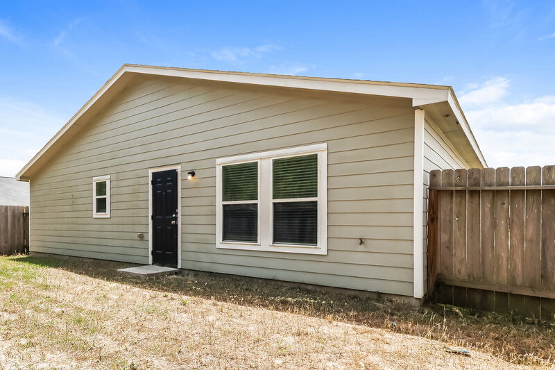 1,470/Mo, 15653 Del Norte Dr Conroe, TX 77306 Rear View