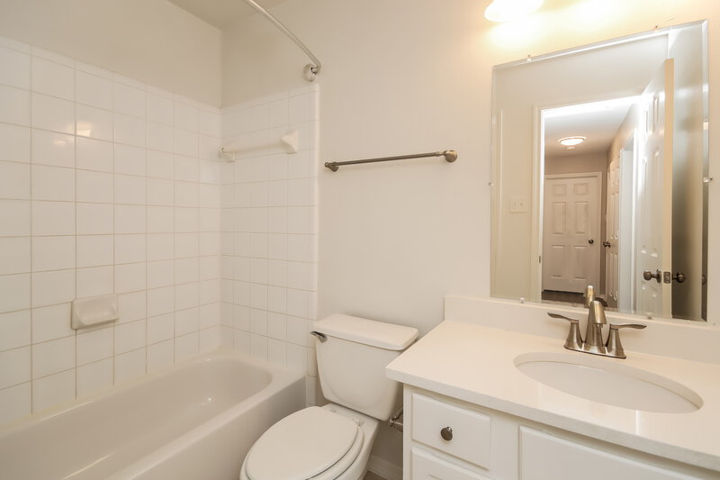 2,405/Mo, 1134 Andover Dr Pearland, TX 77584 Bathroom View