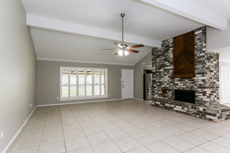 2,615/Mo, 7419 Misty Morning Dr Humble, TX 77346 Living Room View 2