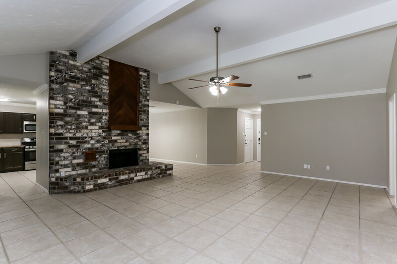 2,615/Mo, 7419 Misty Morning Dr Humble, TX 77346 Living Room View 3