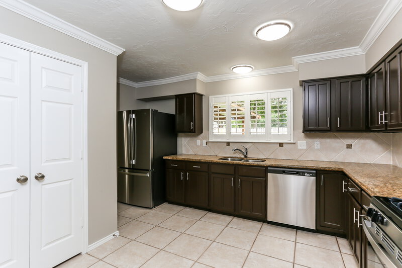 2,615/Mo, 7419 Misty Morning Dr Humble, TX 77346 Kitchen View 2