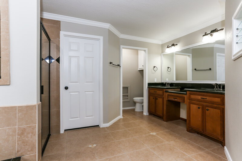 2,615/Mo, 7419 Misty Morning Dr Humble, TX 77346 Main Bathroom View