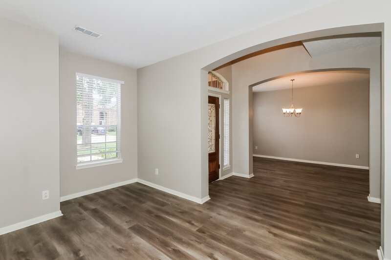 2,705/Mo, 1811 Haversham Ct Fresno, TX 77545 Living Room View 2