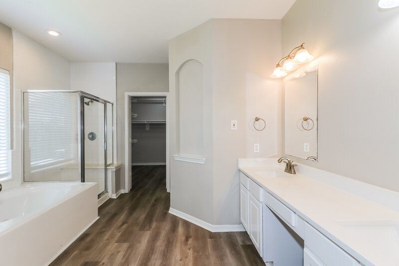 2,705/Mo, 1811 Haversham Ct Fresno, TX 77545 Main Bathroom View