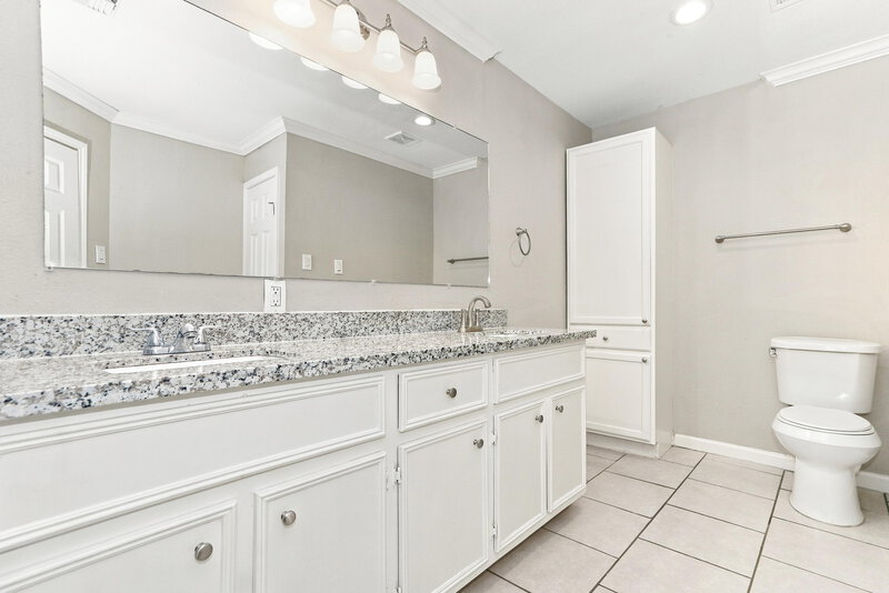 2,480/Mo, 5218 Prairie Creek Dr Houston, TX 77084 Primary Bathroom View