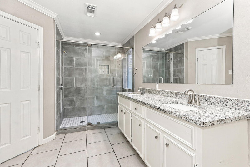 2,480/Mo, 5218 Prairie Creek Dr Houston, TX 77084 Primary Bathroom View 2