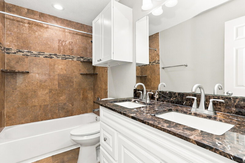 2,480/Mo, 5218 Prairie Creek Dr Houston, TX 77084 Bathroom View