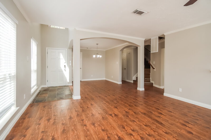 2,090/Mo, 3619 Windmill Village Dr Houston, TX 77082 Living Room View 2