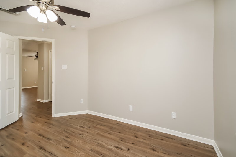 2,090/Mo, 3619 Windmill Village Dr Houston, TX 77082 Main Bedroom View 2