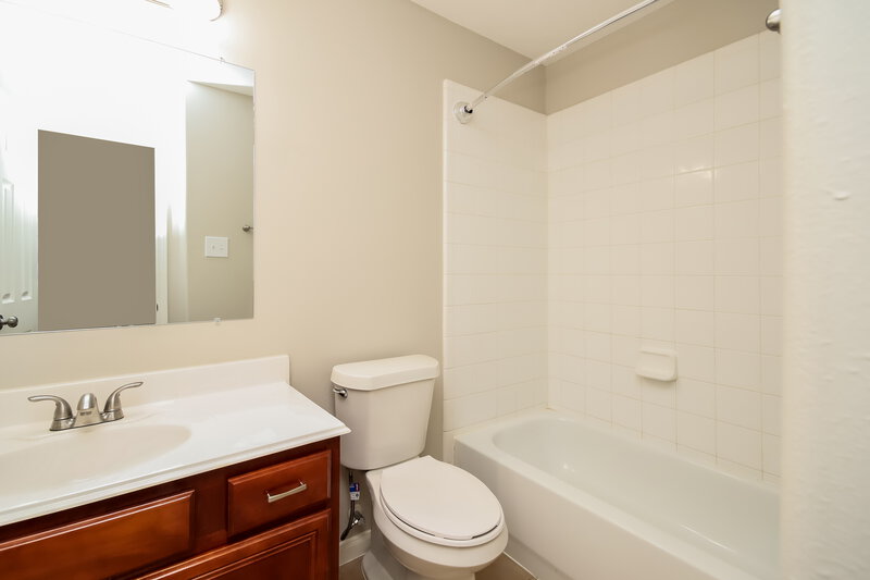 2,090/Mo, 3619 Windmill Village Dr Houston, TX 77082 Bathroom View
