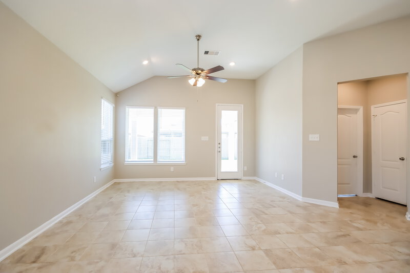 2,280/Mo, 20656 Dunrobin Dr Porter, TX 77365 Living Room View