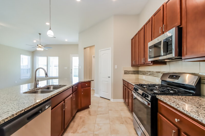 2,280/Mo, 20656 Dunrobin Dr Porter, TX 77365 Kitchen View 2