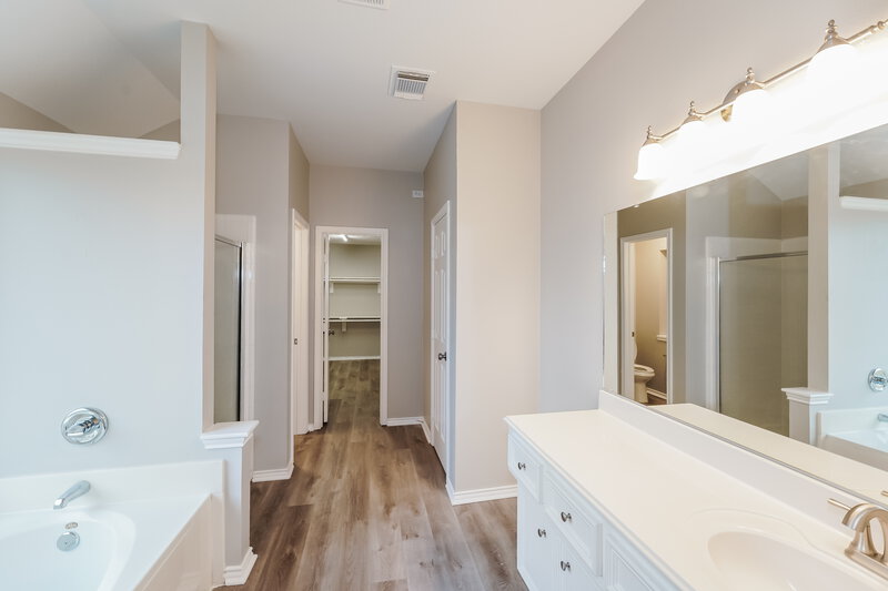2,510/Mo, 4931 Cotton Lake Ct Richmond, TX 77407 Main Bathroom View