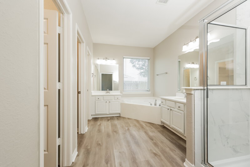 2,065/Mo, 214 Crosby Village Dr Crosby, TX 77532 Bathroom View