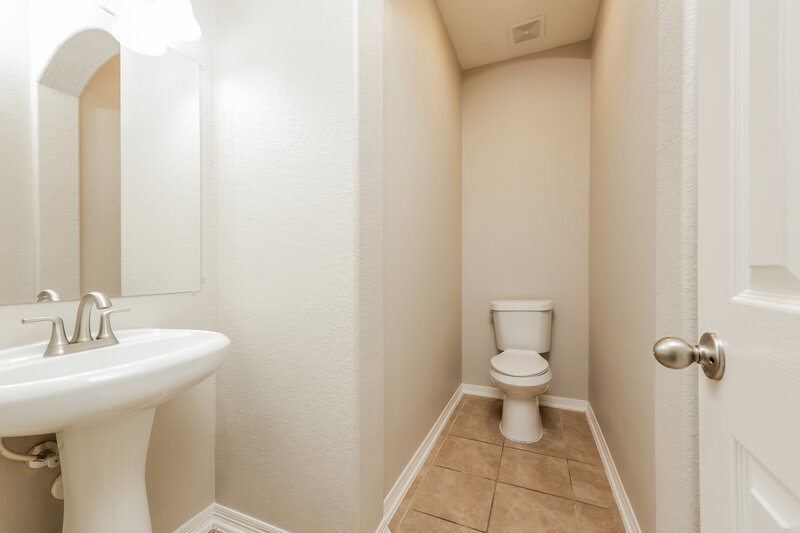 2,065/Mo, 214 Crosby Village Dr Crosby, TX 77532 Bathroom View 2