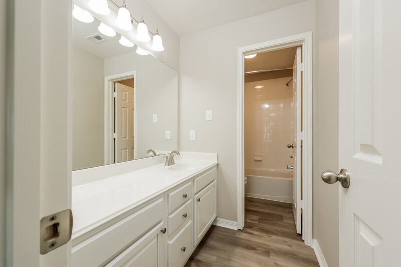 2,065/Mo, 214 Crosby Village Dr Crosby, TX 77532 Bathroom View 3