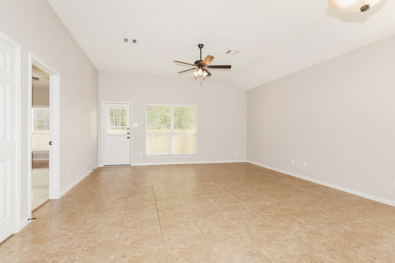 2,125/Mo, 18415 Sunrise Maple Dr Montgomery, TX 77316 Living Room View