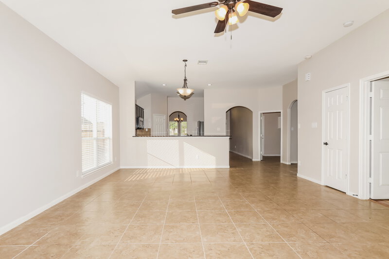 2,125/Mo, 18415 Sunrise Maple Dr Montgomery, TX 77316 Living Room View 2
