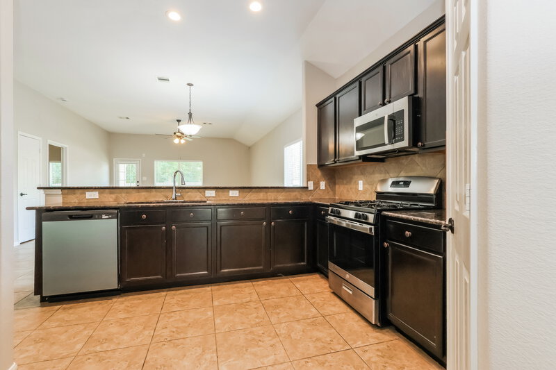 1,825/Mo, 18415 Sunrise Maple Dr Montgomery, TX 77316 Kitchen View