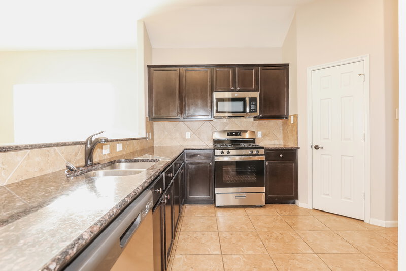2,125/Mo, 18415 Sunrise Maple Dr Montgomery, TX 77316 Kitchen View