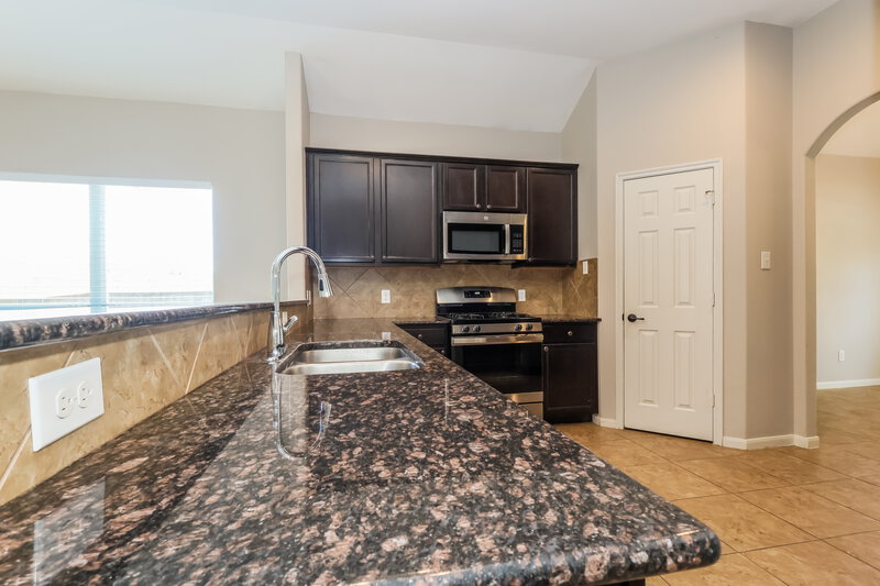 1,825/Mo, 18415 Sunrise Maple Dr Montgomery, TX 77316 Kitchen View 2