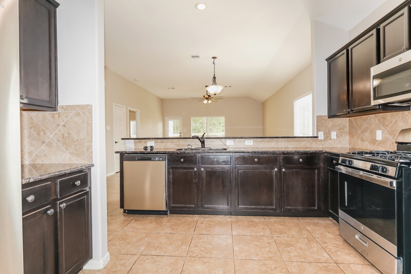 2,125/Mo, 18415 Sunrise Maple Dr Montgomery, TX 77316 Kitchen View 2