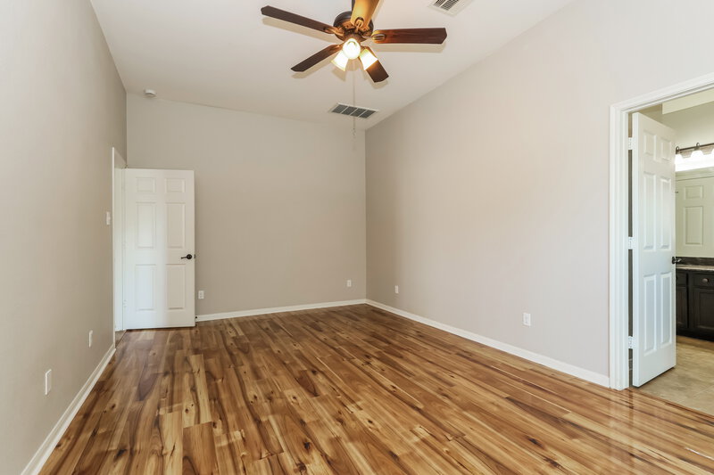 1,825/Mo, 18415 Sunrise Maple Dr Montgomery, TX 77316 Main Bedroom View 2