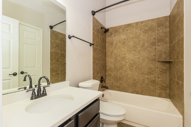 1,825/Mo, 18415 Sunrise Maple Dr Montgomery, TX 77316 Bathroom View