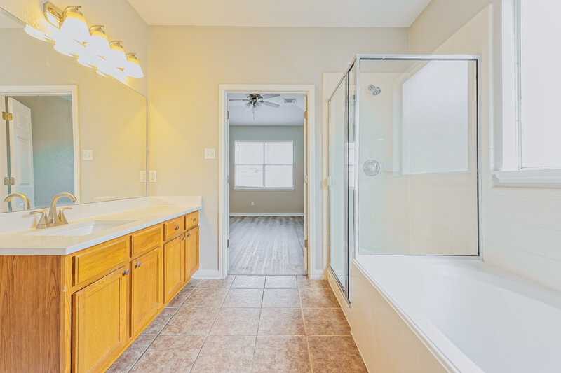 2,475/Mo, 21318 Bella Jess Dr Spring, TX 77379 Main Bathroom View