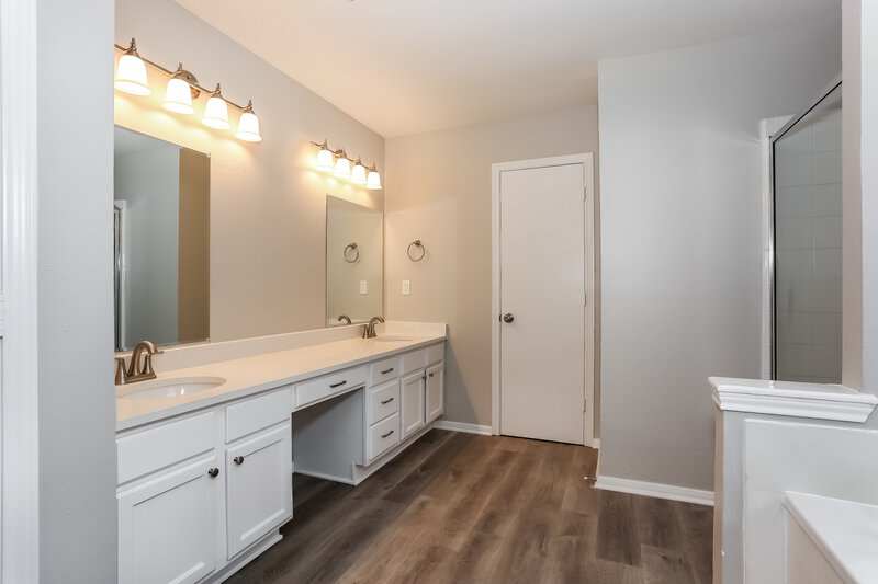 3,070/Mo, 3550 Aldridge Dr Missouri City, TX 77459 Main Bathroom View 2