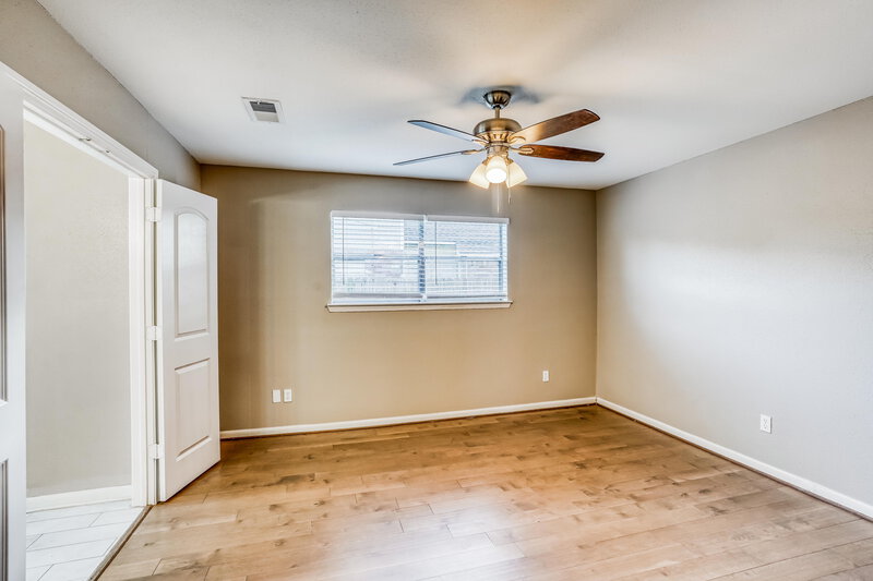 2,225/Mo, 4118 Presidents Dr S Houston, TX 77047 Main Bedroom View