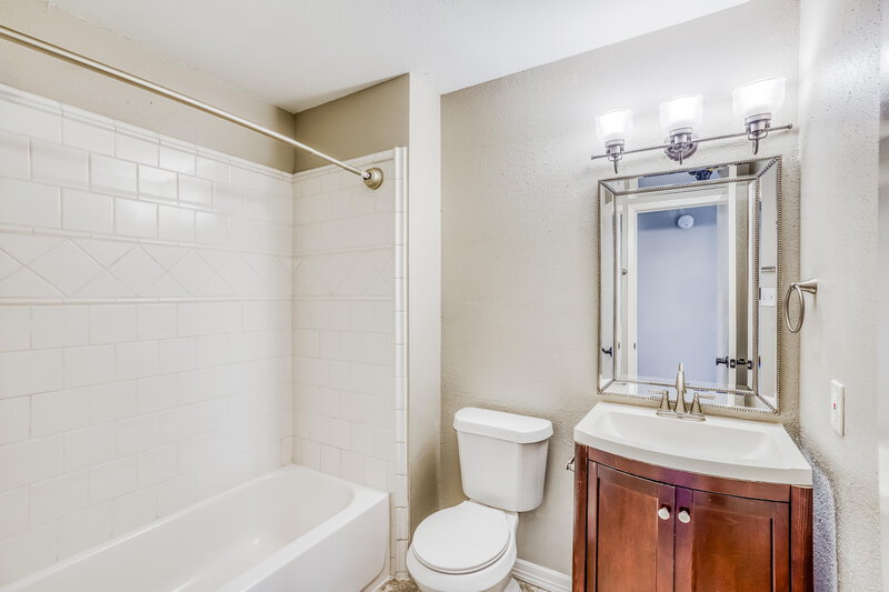 2,225/Mo, 4118 Presidents Dr S Houston, TX 77047 Bathroom View