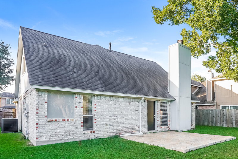 2,225/Mo, 4118 Presidents Dr S Houston, TX 77047 Rear View