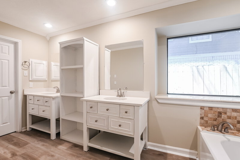 3,290/Mo, 14118 Double Pine Dr Houston, TX 77015 Main Bathroom View