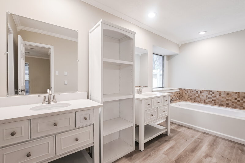 3,290/Mo, 14118 Double Pine Dr Houston, TX 77015 Main Bathroom View 2