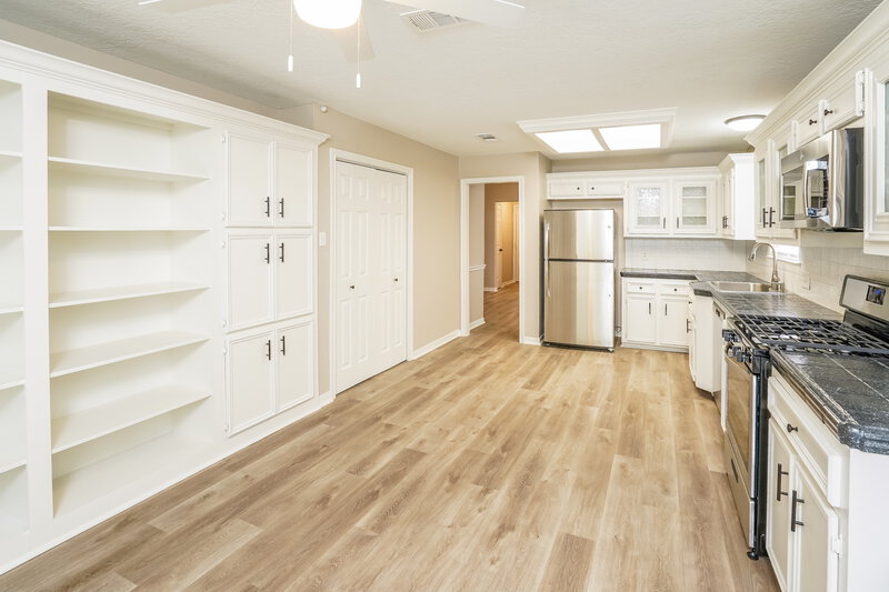 1,990/Mo, 17311 Modbury St Spring, TX 77379 Kitchen View