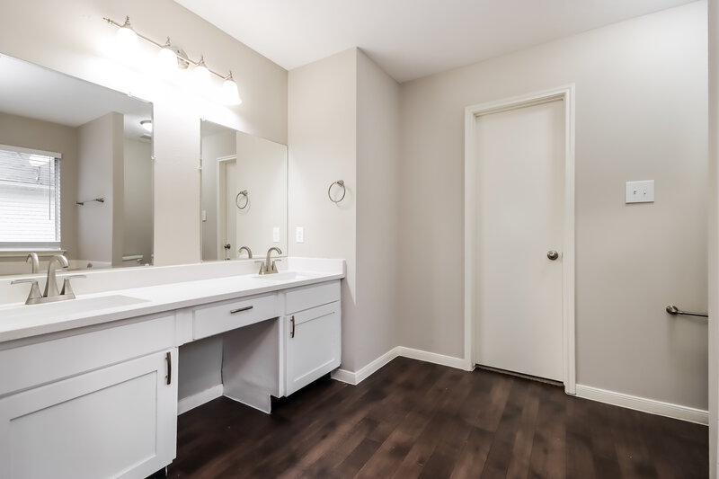 1,745/Mo, 6923 Echo Pines Dr Humble, TX 77346 Main Bathroom View