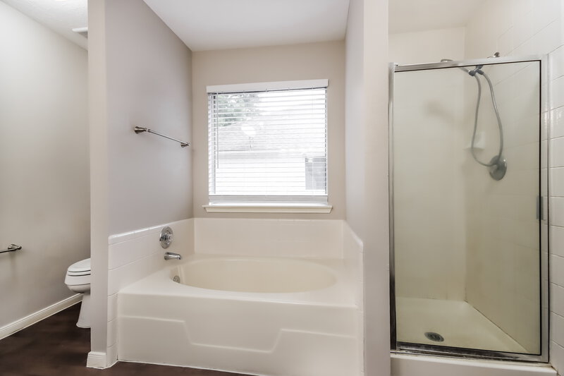 1,745/Mo, 6923 Echo Pines Dr Humble, TX 77346 Main Bathroom View 2