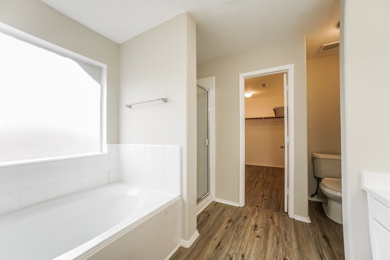 3,880/Mo, 5206 Caymus Dr Spring, TX 77373 Main Bathroom View
