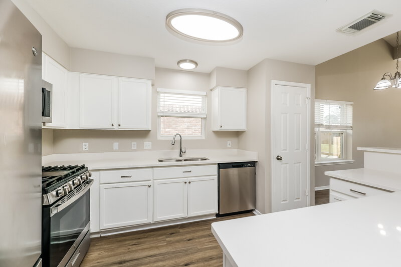 2,265/Mo, 11915 Sonora Springs Dr Tomball, TX 77375 Kitchen View