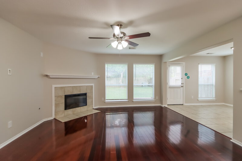 2,400/Mo, 18139 Stone Trail Manor Dr Humble, TX 77346 Living Room View