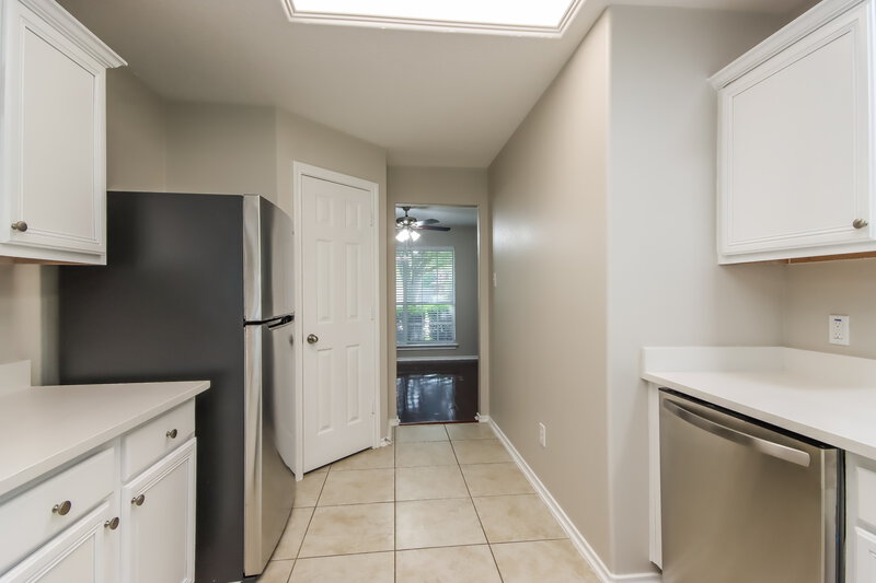 2,400/Mo, 18139 Stone Trail Manor Dr Humble, TX 77346 Kitchen View 2