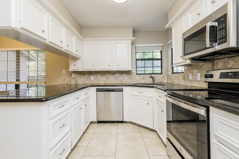 1,750/Mo, 11631 Alcott Dr Montgomery, TX 77356 Kitchen View 2
