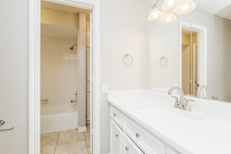 1,750/Mo, 11631 Alcott Dr Montgomery, TX 77356 Bathroom View