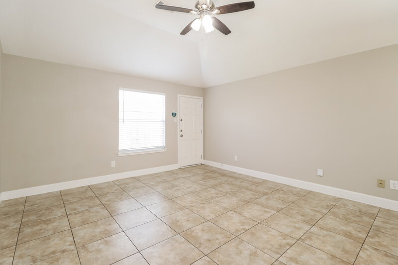 1,900/Mo, 17314 Cormorant Ct Humble, TX 77396 Living Room View 2